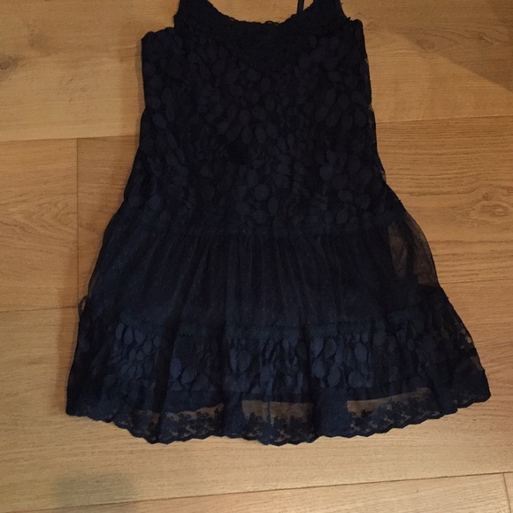 Banana Black Lace Dress - Picture 5 of 11